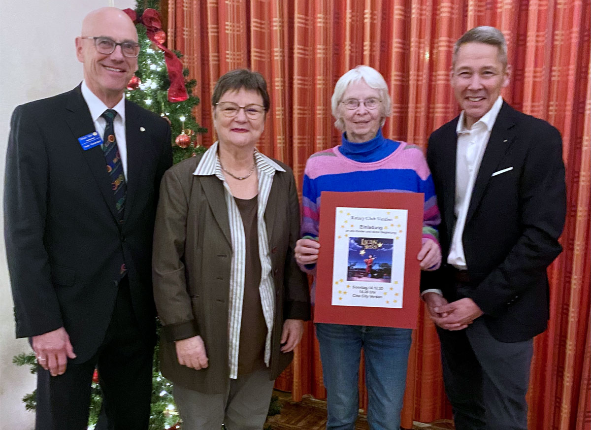 Vier Personen als Gruppe.